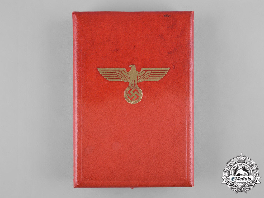 germany,_third_reich._an_order_of_the_german_eagle,_merit_medal_in_silver,_by_the_official_berlin_mint_c19-8528_1_1_2_1_2