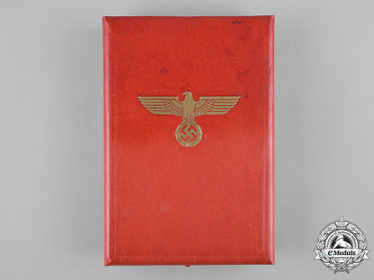germany,_third_reich._an_order_of_the_german_eagle,_merit_medal_in_silver,_by_the_official_berlin_mint_c19-8528_1_1_2_1_2