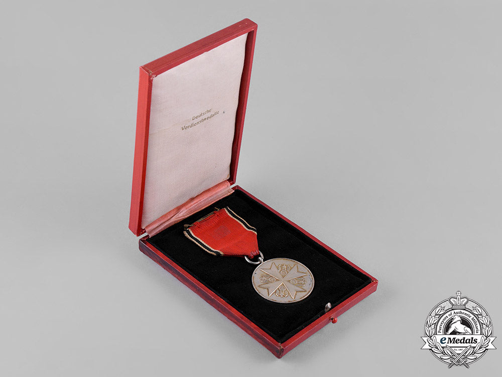 germany,_third_reich._an_order_of_the_german_eagle,_merit_medal_in_silver,_by_the_official_berlin_mint_c19-8529_1_1_2_1_2