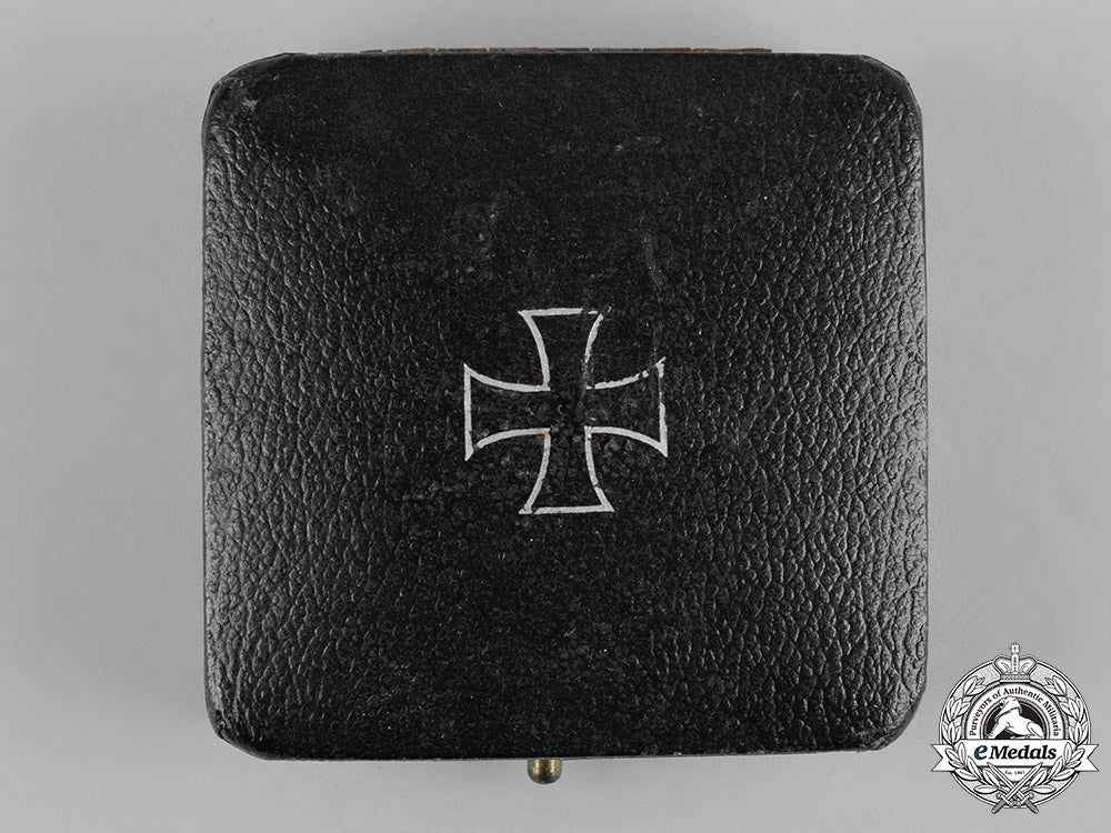 germany,_wehrmacht._a1939_iron_cross_i_class_with_case_c19-8550_2_1