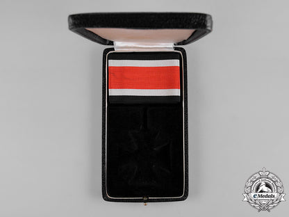 germany,_third_reich._a_knight’s_cross_of_the_iron_cross_case_and_ribbon_c19-8582