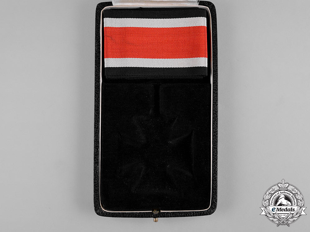 germany,_third_reich._a_knight’s_cross_of_the_iron_cross_case_and_ribbon_c19-8583