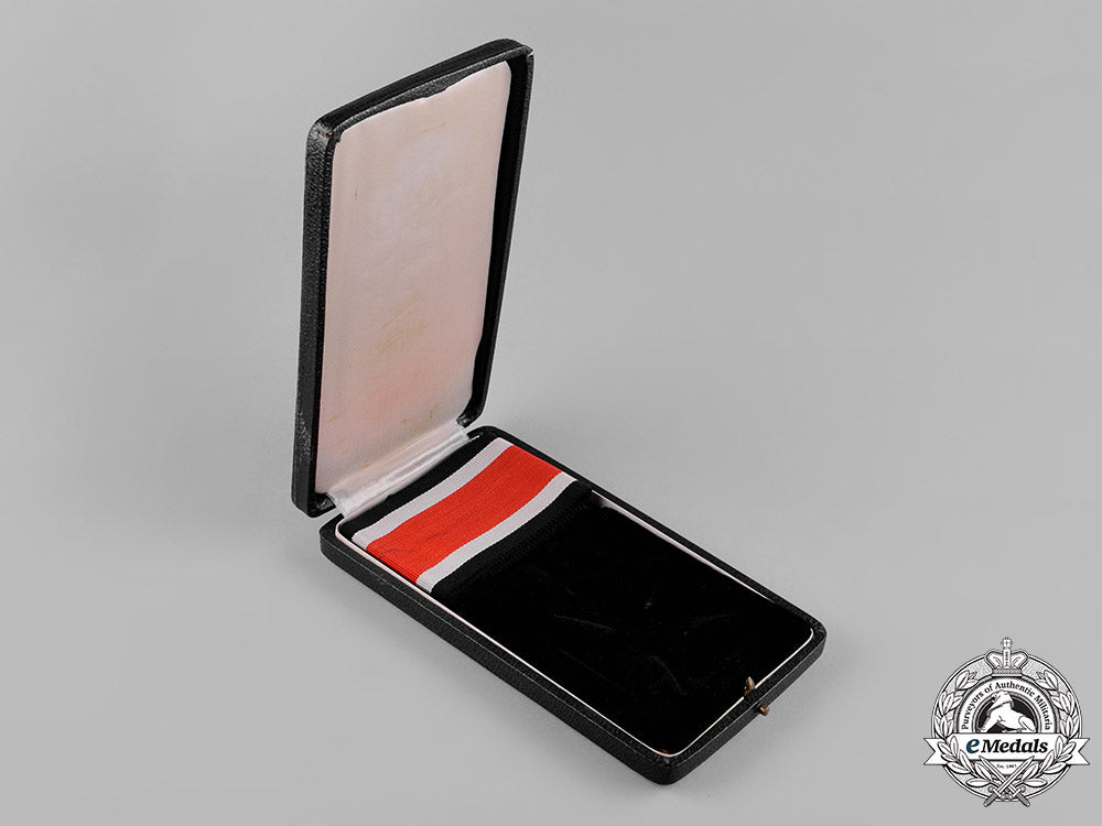 germany,_third_reich._a_knight’s_cross_of_the_iron_cross_case_and_ribbon_c19-8584