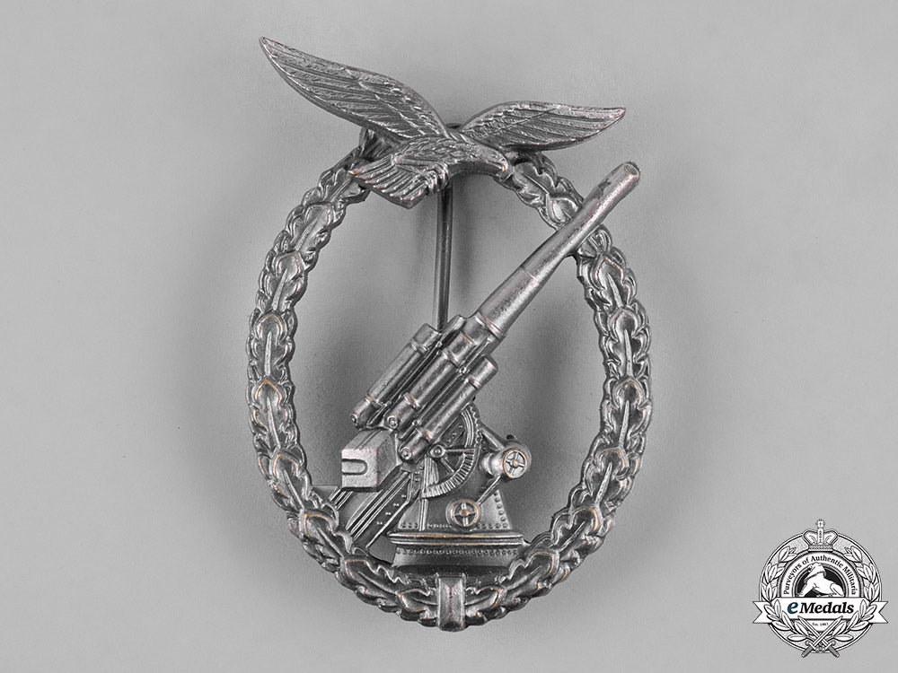 germany,_luftwaffe._a_luftwaffe_flak_badge,_post-1957_reissue_c19-8594