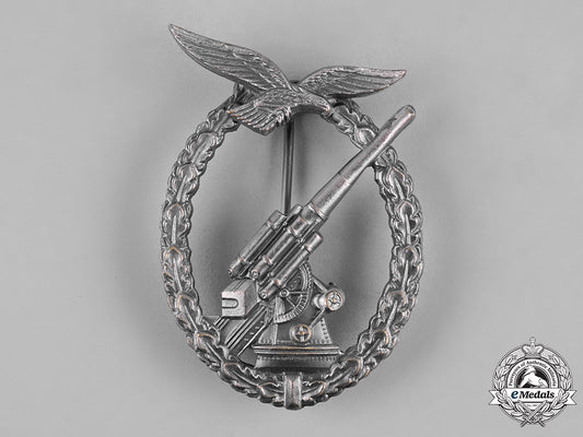 germany,_luftwaffe._a_luftwaffe_flak_badge,_post-1957_reissue_c19-8594