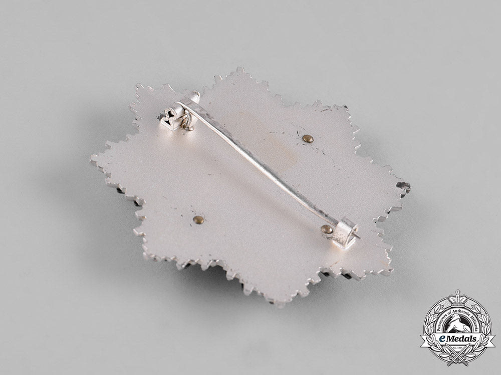 germany,_wehrmacht._a_german_cross_in_silver,_post-1957_reissue_c19-8623
