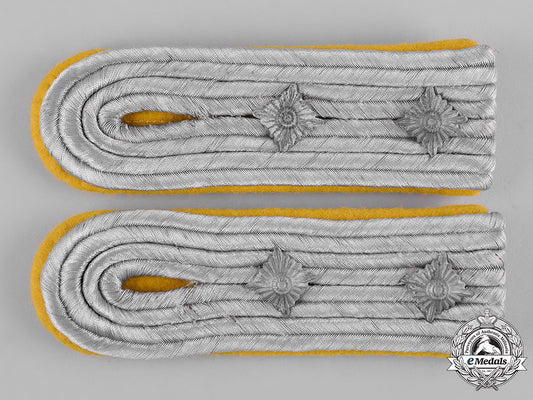germany,_heer._a_pair_of_heer(_army)_signals_hauptmann_shoulder_boards_c19-8713