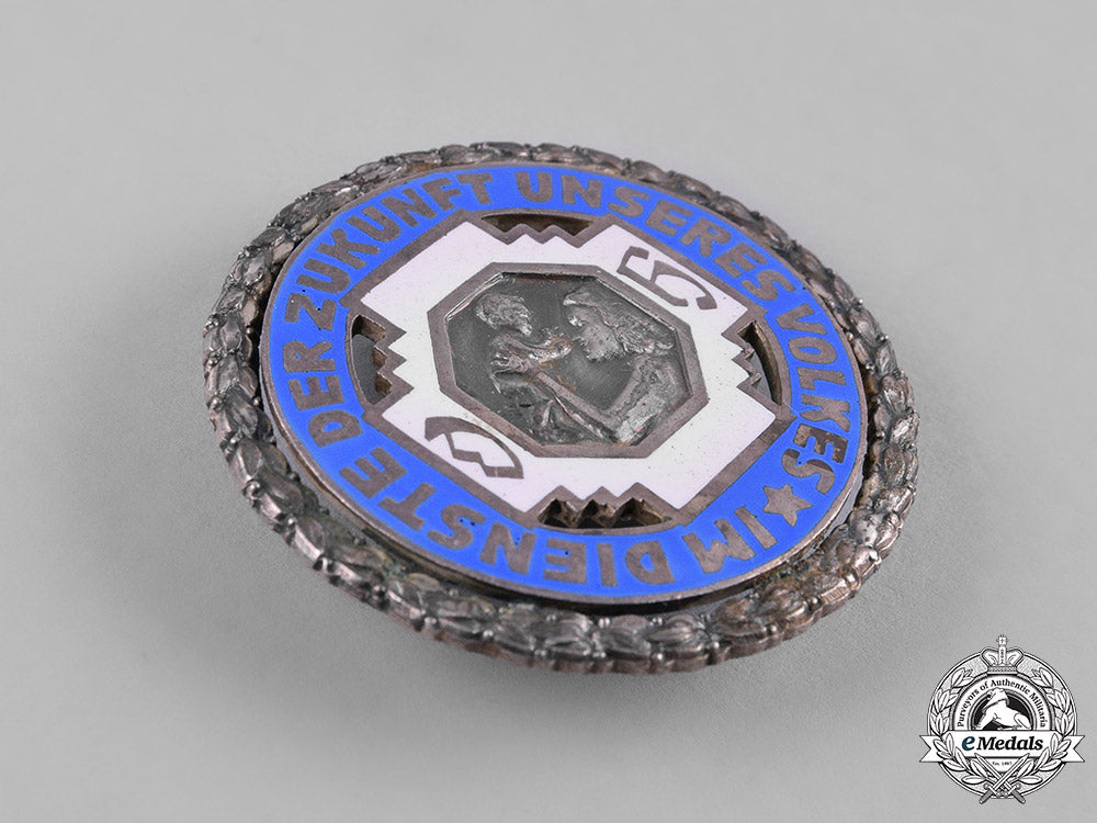 germany,_third_reich._a_midwives_association_membership_badge_c19-8845