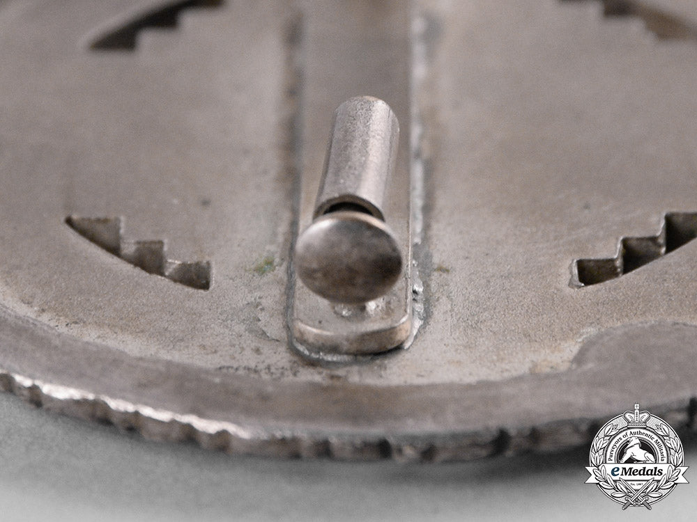 germany,_third_reich._a_midwives_association_membership_badge_c19-8847