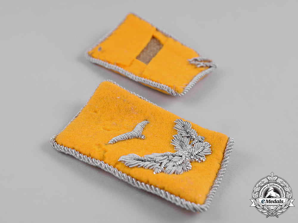 germany,_luftwaffe._a_set_of_lieutenant_rank_flyer_collar_tabs_c19-8929