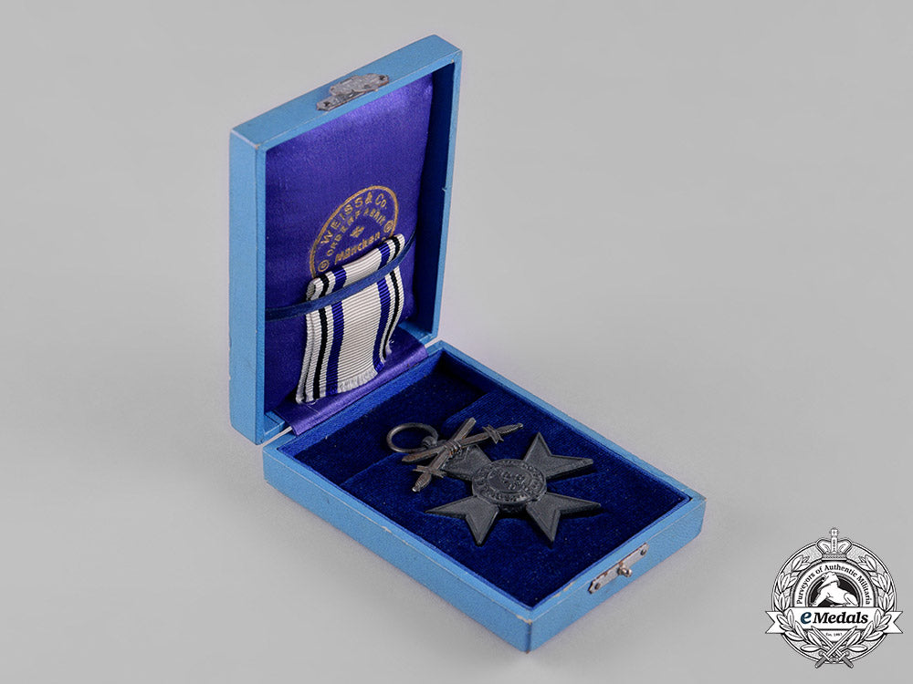 bavaria,_kingdom._a_military_merit_cross,_iii_class_with_swords,_with_case,_by_weiss&_co._c19-8936_1_1_1