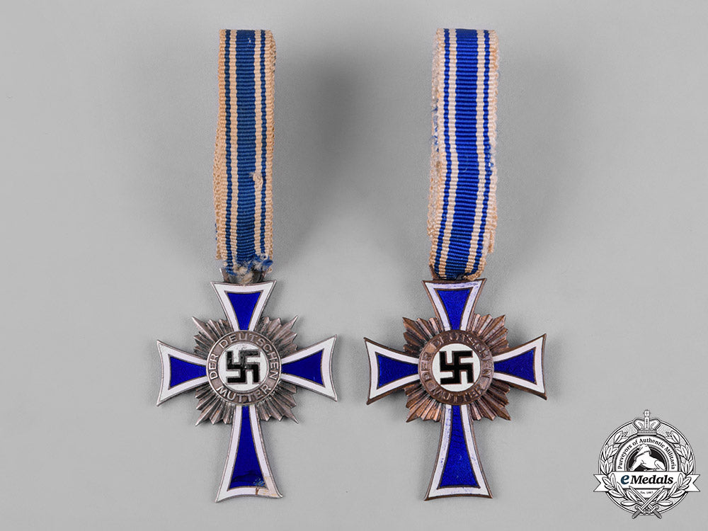 germany,_third_reich._a_pair_of_honour_crosses_of_the_german_mother_c19-9061