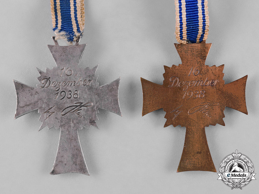 germany,_third_reich._a_pair_of_honour_crosses_of_the_german_mother_c19-9063