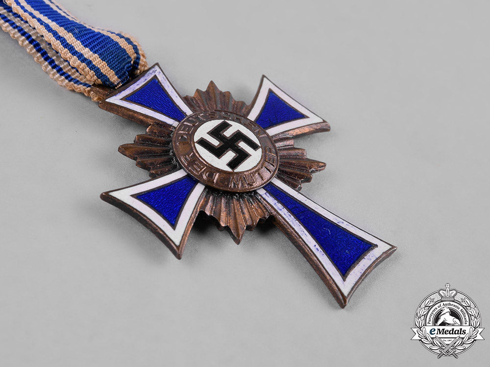 germany,_third_reich._a_pair_of_honour_crosses_of_the_german_mother_c19-9065