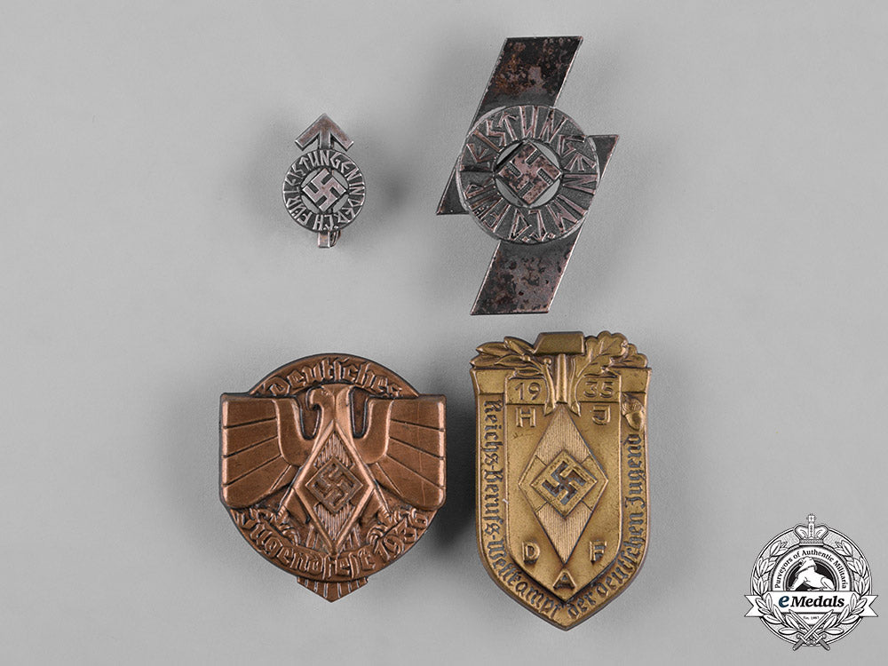 germany,_hj._a_lot_of_hj_badges_c19-9084