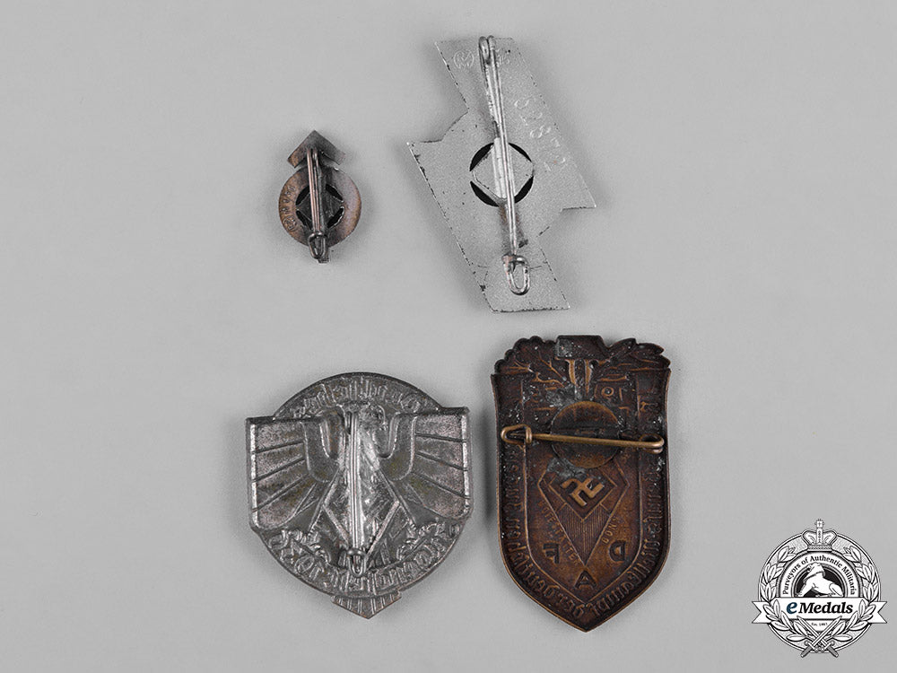 germany,_hj._a_lot_of_hj_badges_c19-9085