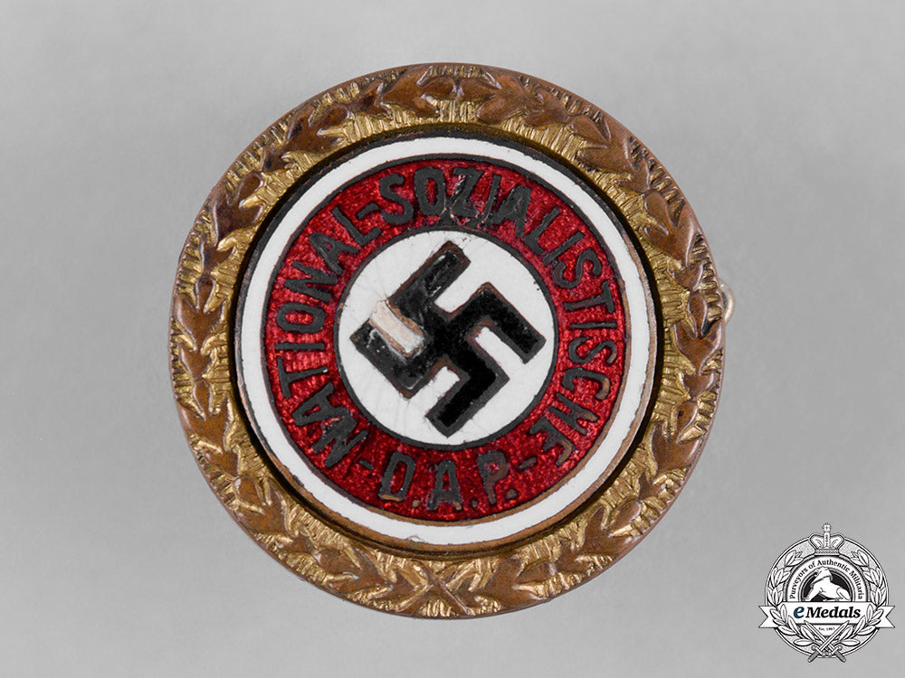 germany,_nsdap._a_golden_party_badge,_small_version,_by_josef_fuess(91708)_c19-925