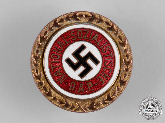 germany,_nsdap._a_golden_party_badge,_small_version,_by_josef_fuess(91704)_c19-930