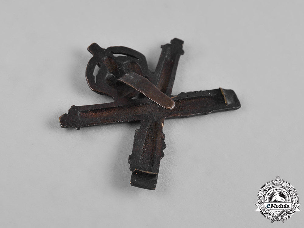 canada._a_lot_of_three_first_war_era_cap_badges_c19-9328