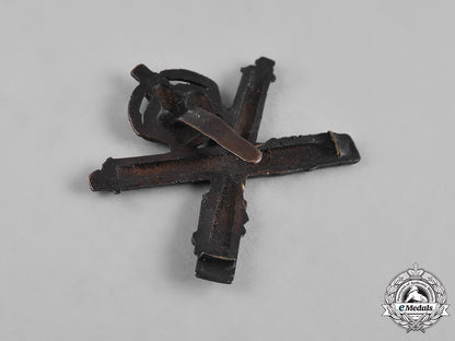 canada._a_lot_of_three_first_war_era_cap_badges_c19-9328