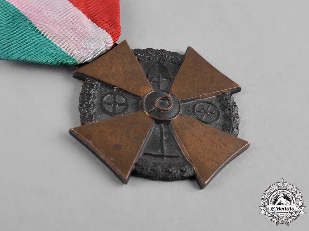 italy,_republic._a_lot_of_six_medals&_awards_c19-9858