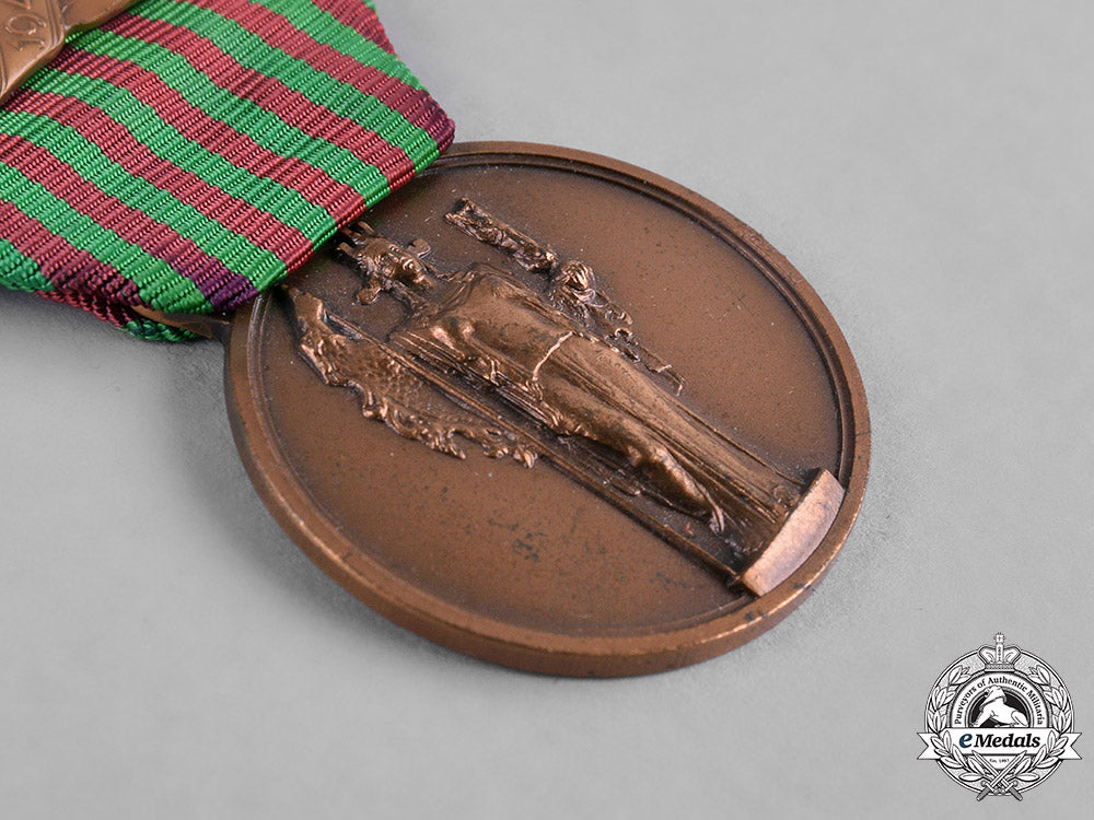 italy,_republic._a_lot_of_six_medals&_awards_c19-9860