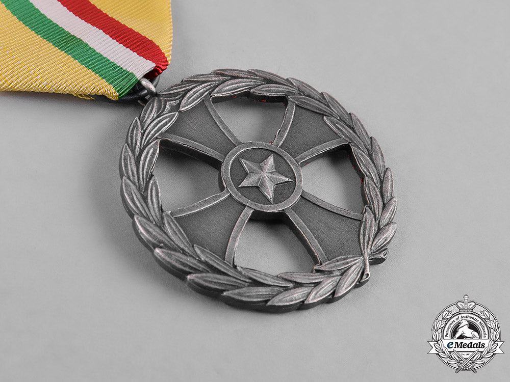 italy,_republic._a_lot_of_six_medals&_awards_c19-9863