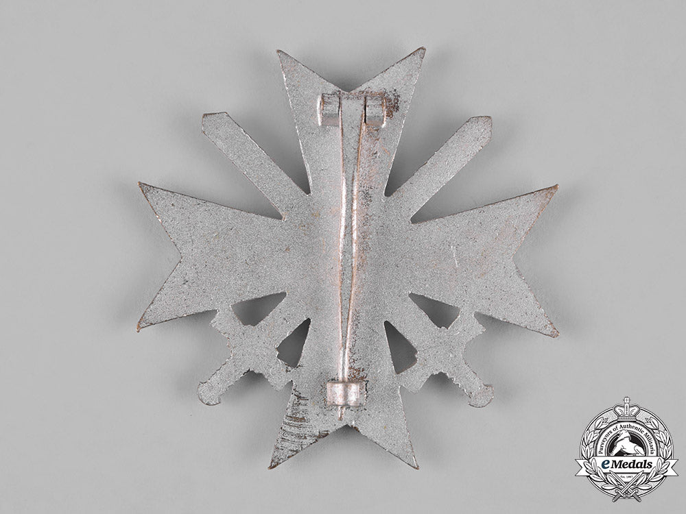 germany,_federal_republic._a_war_merit_cross,_i_class_with_swords,1957_version_c19_0009