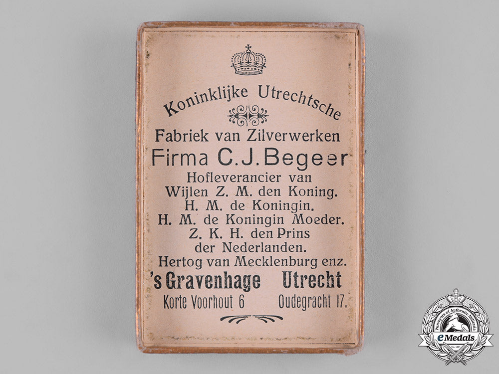bavaria,_kingdom._a_king_ludwig_ii_commemorative_badge_with_case_of_issue_c19_0094_1