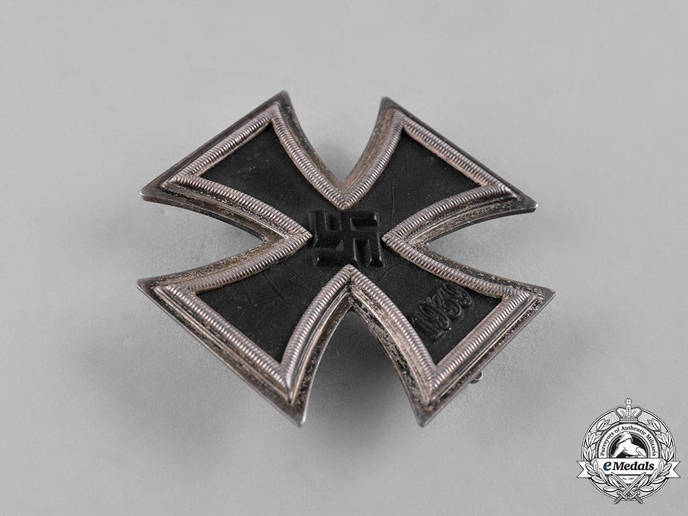 germany,_wehrmacht._a_cased1939_iron_cross_i_class,_by_c.f._zimmermann,_from_the_dietrich_maerz_collection_c19_0570