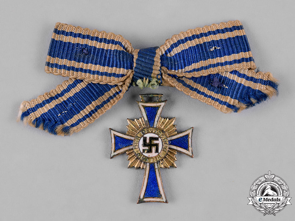 germany,_third_reich._an_honour_cross_of_the_german_mother,_gold_grade_with_miniature_c19_0804