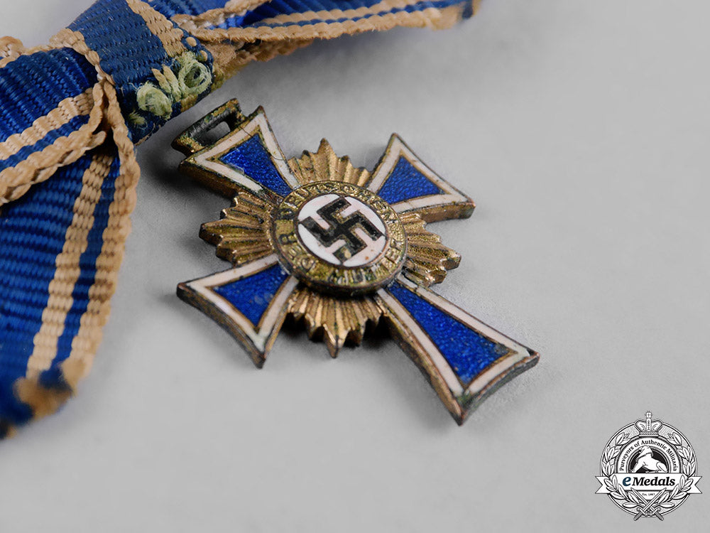 germany,_third_reich._an_honour_cross_of_the_german_mother,_gold_grade_with_miniature_c19_0806