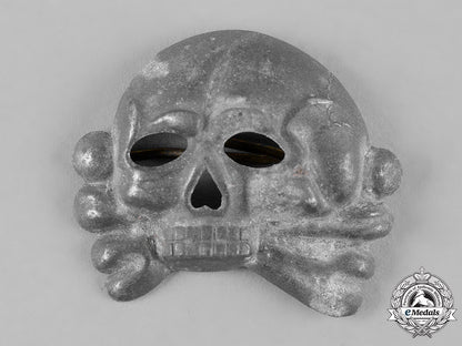 germany,_ss._a_ss_skull_cap_insignia,_first_pattern_c19_0853