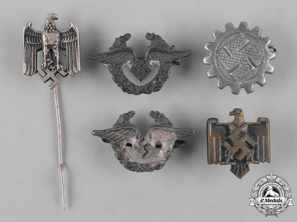 germany,_third_reich._a_group_of_third_reich_period_membership_badges_c19_0899