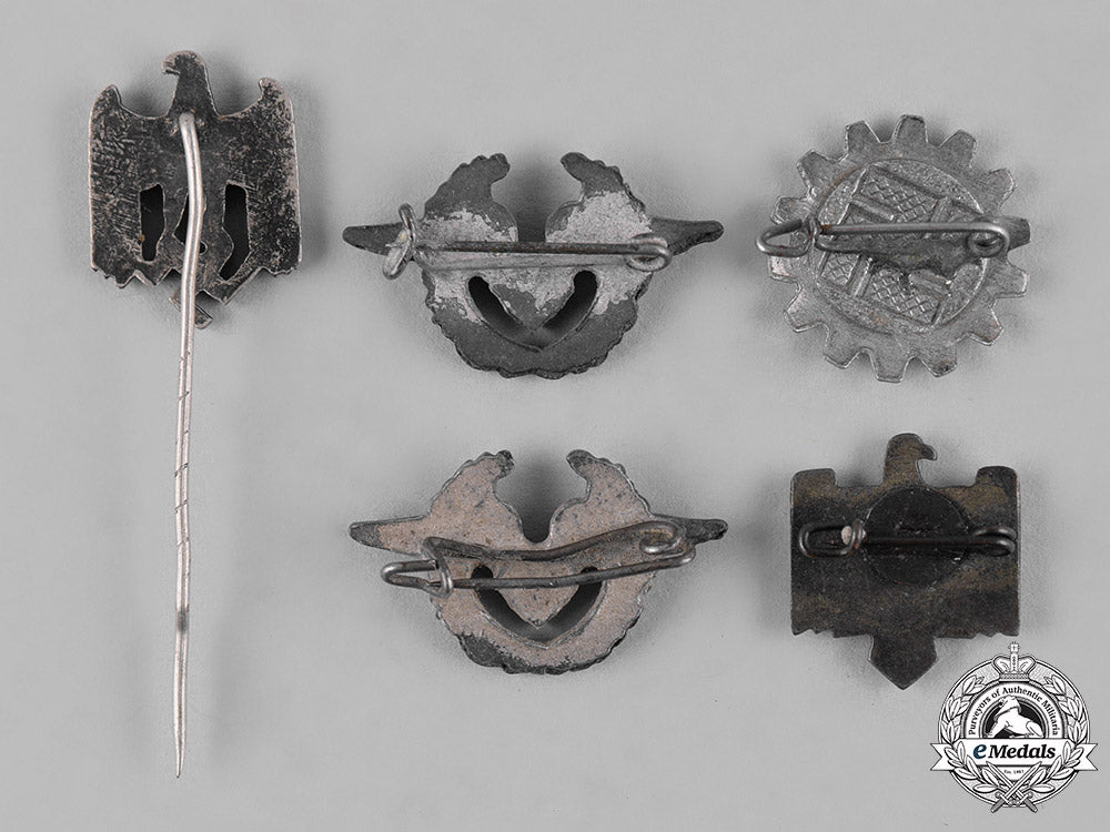 germany,_third_reich._a_group_of_third_reich_period_membership_badges_c19_0900
