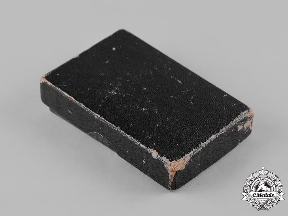 canada._a_military_medal_to_gunner_james_young,_rca_who_landed_at_cesenatico1944_c19_1132