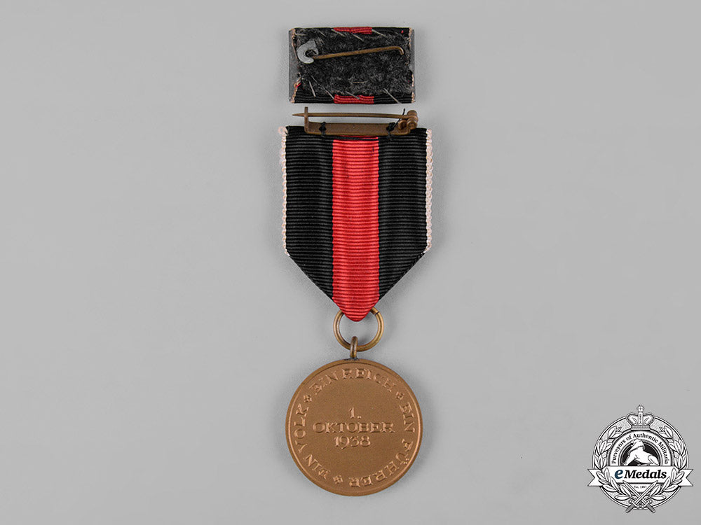 germany,_wehrmacht._a_sudetenland_medal_with_prague_castle_bar,_with_case,_by_deschler&_sohn_c19_1583_1