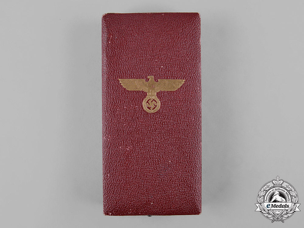 germany,_wehrmacht._a_sudetenland_medal_with_prague_castle_bar,_with_case,_by_deschler&_sohn_c19_1588_1