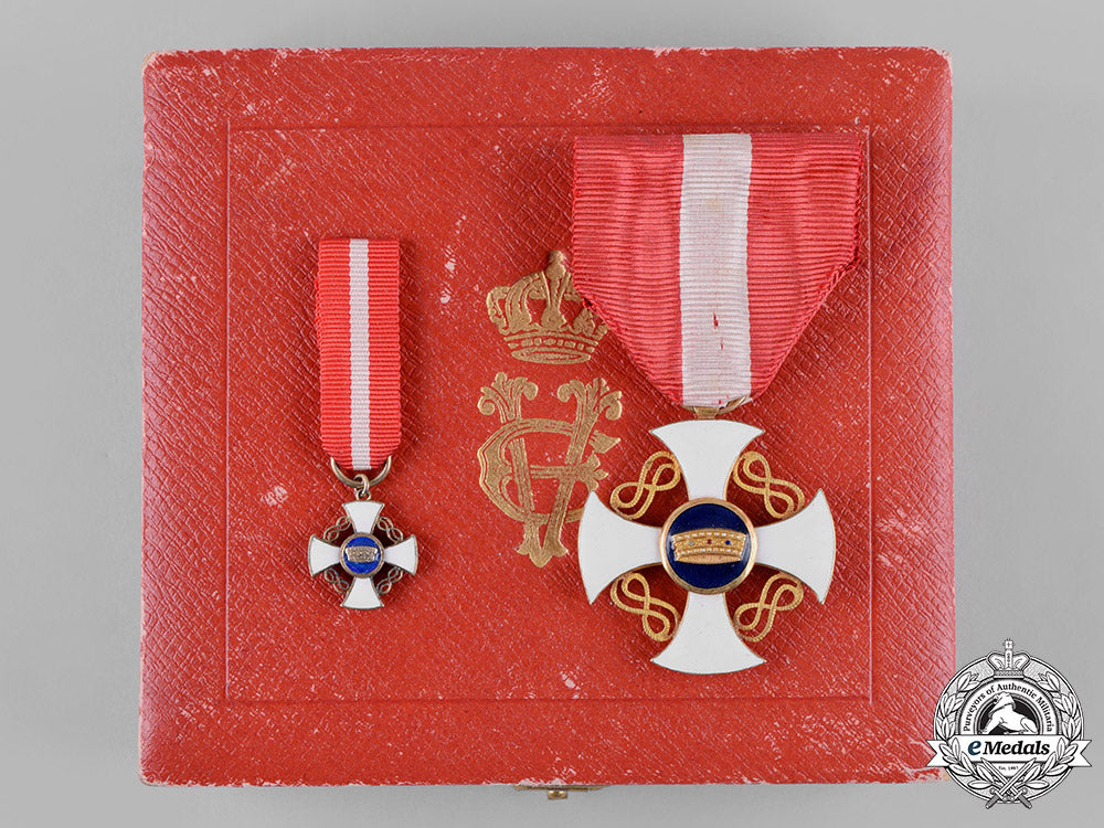 italy,_kingdom._an_order_of_the_crown_in_gold,_v_class_knight,_c.1920_c19_1683