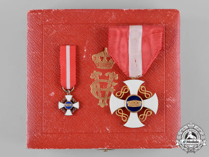 italy,_kingdom._an_order_of_the_crown_in_gold,_v_class_knight,_c.1920_c19_1683