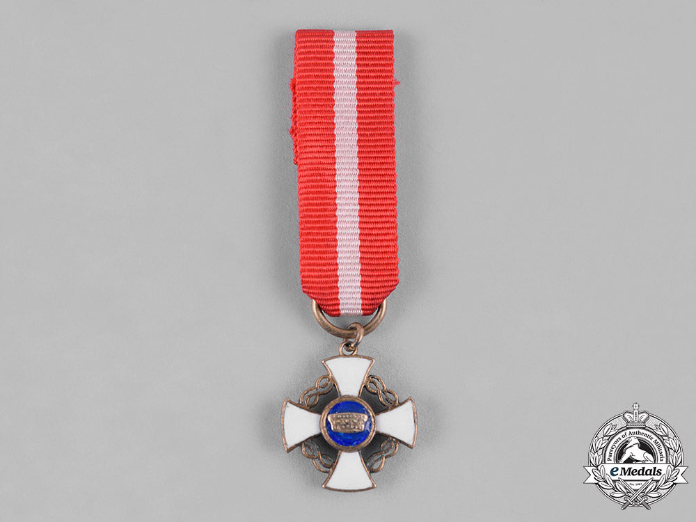 italy,_kingdom._an_order_of_the_crown_in_gold,_v_class_knight,_c.1920_c19_1689