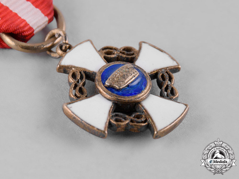 italy,_kingdom._an_order_of_the_crown_in_gold,_v_class_knight,_c.1920_c19_1691