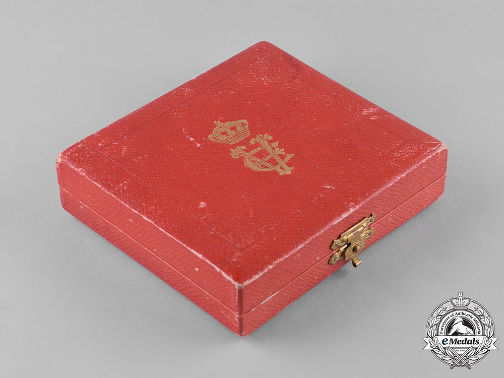italy,_kingdom._an_order_of_the_crown_in_gold,_v_class_knight,_c.1920_c19_1694