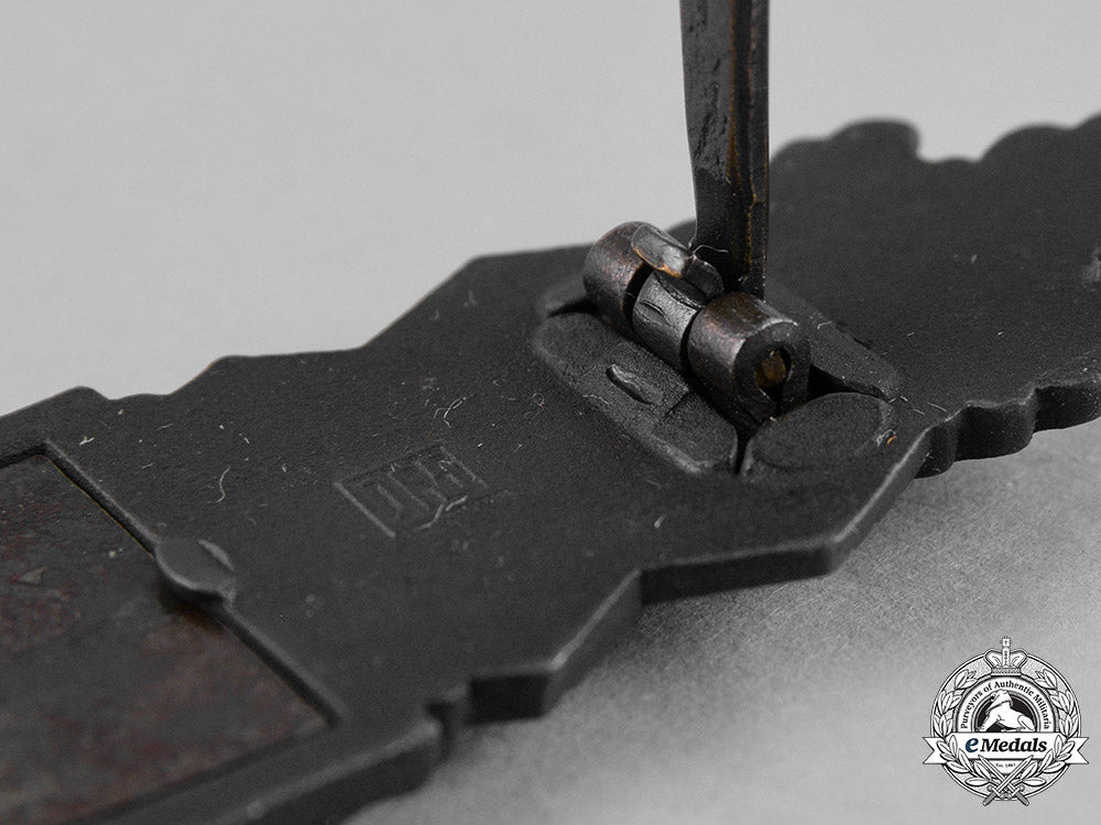 germany,_wehrmacht._a_close_combat_clasp_in_bronze_by_josef_feix&_söhne_c19_2059