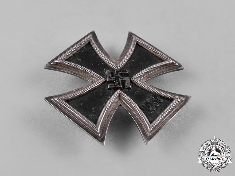 germany,_wehrmacht._a_cased1939_iron_cross_i_class,_by_gebrüder_godet&_co.,_dietrich_maerz_collection_c19_2109_1_2