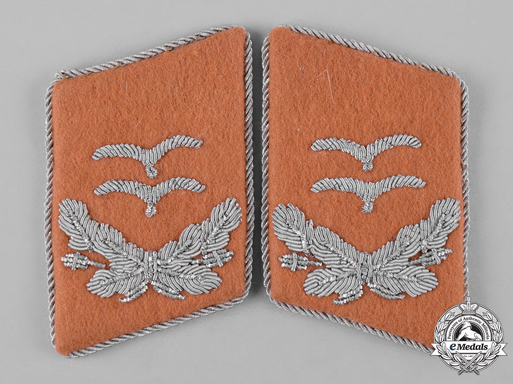 germany,_luftwaffe._a_set_of_luftwaffe_signals_oberleutnant_collar_tabs_c19_2157