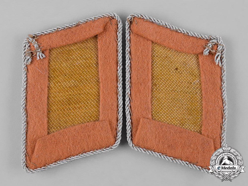 germany,_luftwaffe._a_set_of_luftwaffe_signals_oberleutnant_collar_tabs_c19_2158