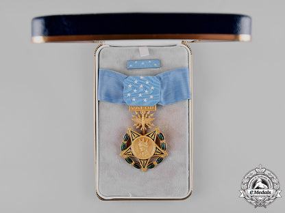 united_states._an_air_force_medal_of_honor_c19_2414