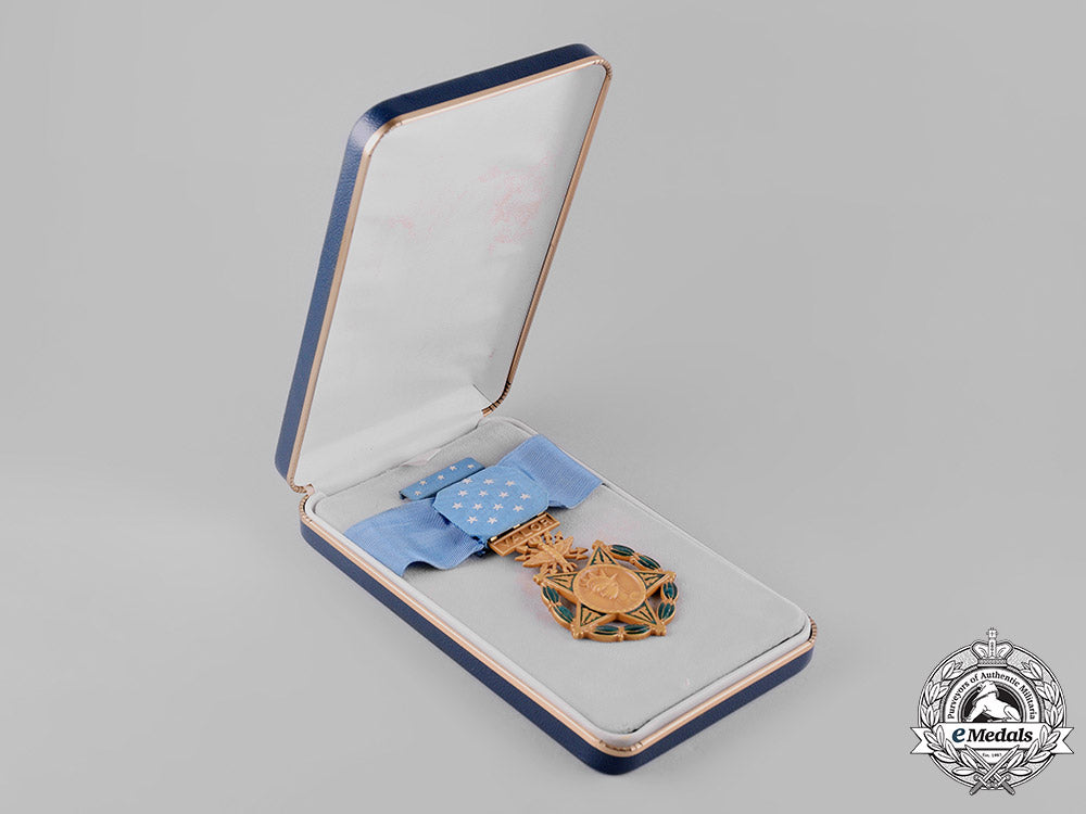 united_states._an_air_force_medal_of_honor_c19_2415