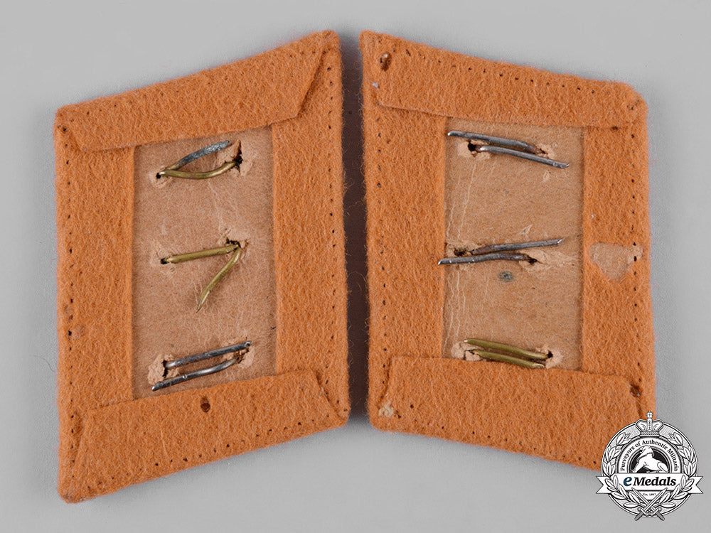 germany,_luftwaffe._a_set_of_signals_obergefreiter_collar_tabs_c19_2582